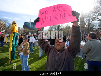 New Haven Connecticut Immigranten protestieren Einwanderungsgesetze der US-Regierung auf die New Haven Green illegale Einwanderung Stockfoto