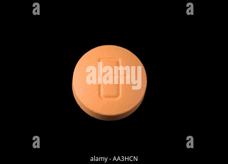 Einzelne Orange Atenolol 100-mg-Tablette Stockfoto