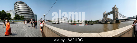 Panoramablick auf London City Hall, dem Fluss Themse der Stadt von London The Tower of London und Tower Bridge anzeigen Stockfoto