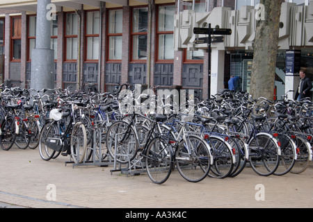Push-Bikes in der niederländischen Stadt Groningen Niederlande Stockfoto
