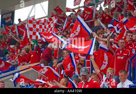 Llanelli Scarlets Fans bei Leicester Tigers Vs Llanelli Scarlets 21 04 07 Heineken European Cup Semi Final Stockfoto