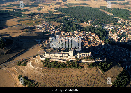 Spanien-Kastilien und Leon Antenne Blick aus einem Ballon von der 13. Jahrhundert Burg Penafiel Stockfoto