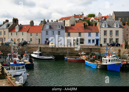 Pittenweem malerische Hafen Boote malerisches Dorf East Neuk Fife Schottland uk gb Stockfoto