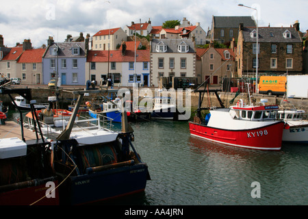 Pittenweem malerische Hafen Boote malerisches Dorf East Neuk Fife Schottland uk gb Stockfoto