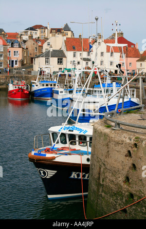 Pittenweem malerische Hafen Boote malerisches Dorf East Neuk Fife Schottland uk gb Stockfoto