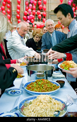 Paris France, chinesisches Buffet im „Chinese Cultural Center“, Veranstaltungen der Neujahrsfeier, ethnisches Festival, Kinchen Stockfoto