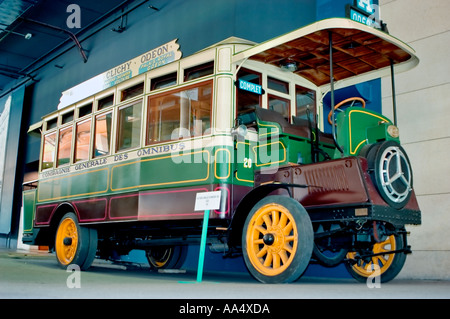 Paris Frankreich, alte Stadt Antike 1930 Bus auf Anzeige in der RATP Büros Transportation Museum "retro Bilder 'vintage Objekt Stockfoto