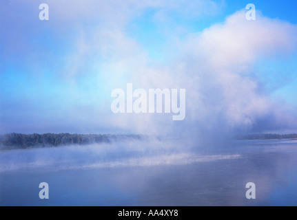 Columbia River, Morgen, Nebel, Rauch, U.S., Amerika, West Coast, Natur, Sommer, blau, Himmel, blauer Himmel, Wolken, Sonne, schöne Stockfoto