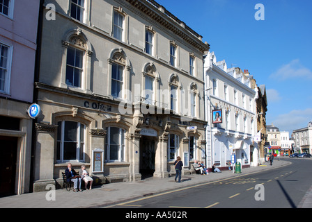 Mais-Halle und Kings Head Hotel, Marktplatz, Cirencester, Gloucestershire, England, UK Stockfoto