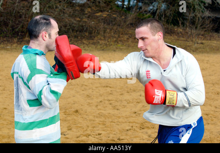 England schnell Bowler Simon Jones auf seine Pre-Saison-Fitness am Merthyr Mawr Sanddünen South Wales UK Stockfoto