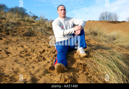 England schnell Bowler Simon Jones auf seine Pre-Saison-Fitness am Merthyr Mawr Sanddünen South Wales UK Stockfoto