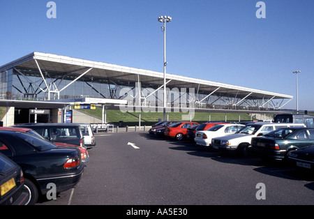 London Stansted Flughafen Essex Hauptterminal entworfen vom britischen Architekten Sir Norman Foster Stockfoto