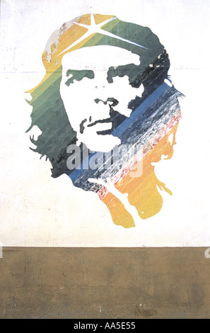 Che Guevara gestreiften verblassen Wandbild an der Wand in der Nähe der Fähre nach Regla Stockfoto