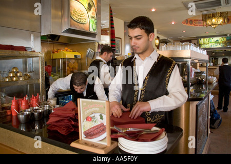 "Abu Zaad" Restaurant auf dem Uxbridge Road, Shepards Bush, London, 10. März 2006 Stockfoto