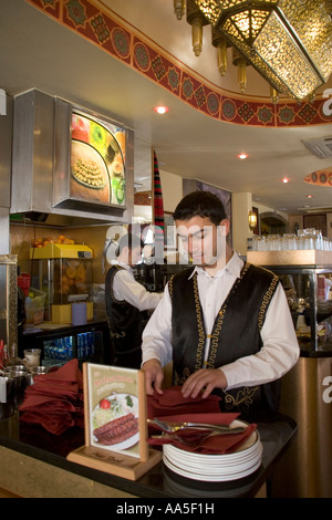 "Abu Zaad" Restaurant auf dem Uxbridge Road, Shepards Bush, London, 10. März 2006 Stockfoto