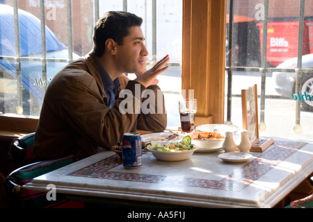 "Abu Zaad" Restaurant auf dem Uxbridge Road, Shepards Bush, London, 10. März 2006 Stockfoto