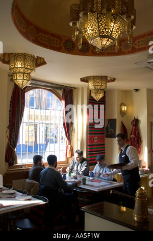 "Abu Zaad" Restaurant auf dem Uxbridge Road, Shepards Bush, London, 10. März 2006 Stockfoto