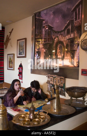 "Abu Zaad" Restaurant auf dem Uxbridge Road, Shepards Bush, London, 10. März 2006 Stockfoto