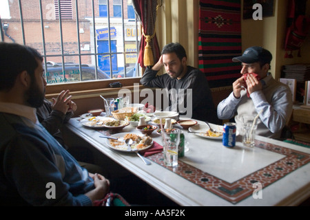 "Abu Zaad" Restaurant auf dem Uxbridge Road, Shepards Bush, London, 10. März 2006 Stockfoto