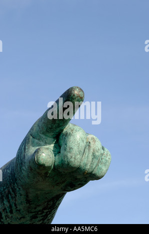 Detail der Skulptur der eine zeigende hand Stockfoto