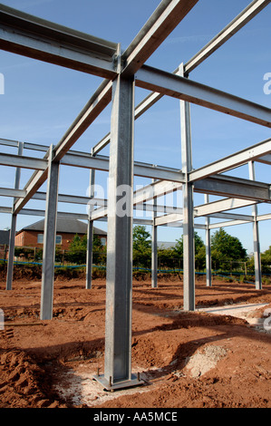 Stahlrahmenkonstruktion auf einer Baustelle Stockfoto