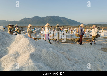 Cam Rahn, Vietnam. Salzbergwerke Stockfoto