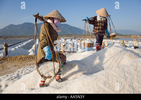 Cam Rahn, Vietnam. Salzbergwerke Stockfoto