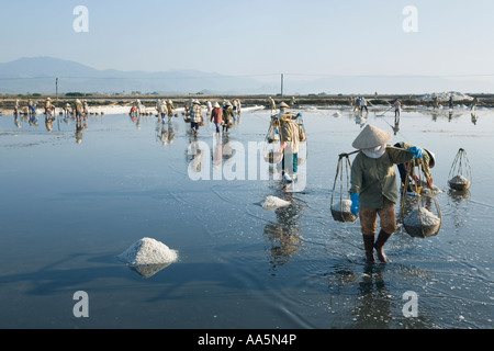 Cam Rahn, Vietnam. Salzbergwerke Stockfoto