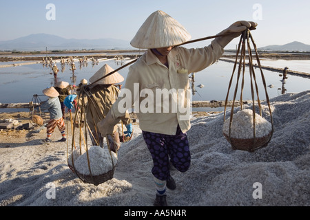 Cam Rahn, Vietnam. Salzbergwerke Stockfoto