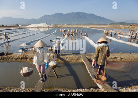 Cam Rahn, Vietnam. Salzbergwerke Stockfoto