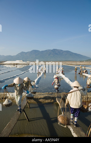 Cam Rahn, Vietnam. Salzbergwerke Stockfoto