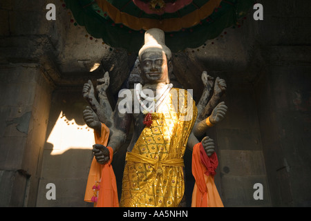 Kambodscha ANGKOR WAT SIEM REAP Provinz Statue von Vishnu in einem Schrein in Angkor Wat Stockfoto