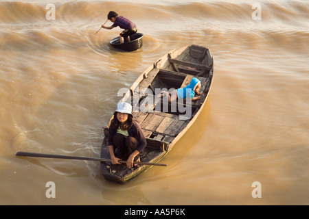 Tonle Sap See, Kambodscha. Kinder in der schwimmenden Dorf Chong Kneas Stockfoto