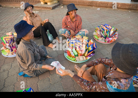 Kambodscha PHNOM PENH Straßenhändler am Tonle Sap Fluss Stockfoto