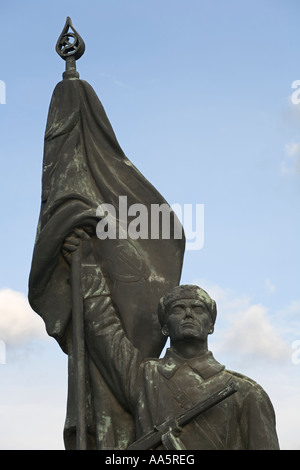 Budapest, Ungarn. Sowjetische kommunistische Statue des heroischen Soldaten auf Statue Park auch bekannt als Szoborpark. Stockfoto