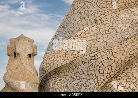 Barcelona, Spanien. Casa Mila auf dem Dach. Auch bekannt als La Pedrera Stockfoto