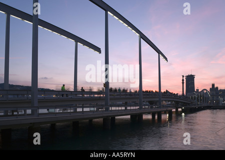 Barcelona, Spanien. Rambla de Mar Fußgängerbrücke am Port Vell, Sonnenuntergang Stockfoto