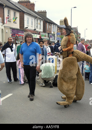 Straße Entertainer Känguru Kostüm tragen. Stockfoto