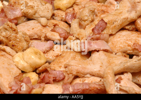 ANG103772 vegetarische Nonfood fliegen Jacob höchste geschnittene Hähnchenstücke mit Banane und Speck gebacken Stockfoto