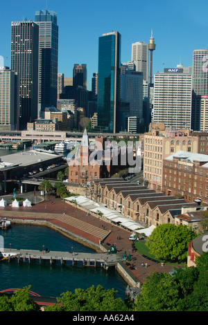 Sydneys Rocks Gegend zeigen Hickson rd Wharehouses und dem central Business District. Stockfoto