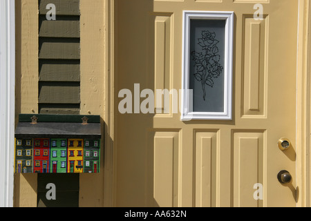 Tür und Briefkasten in Alt St. Johann s. Neufundland Stockfoto