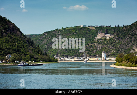 Burg Katz und St. Goarshausen im Fluss Rhein Valley Rheinland Deutschland Europa Stockfoto