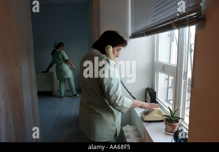 Baku Aserbaidschan 16. Januar 2003 Krankenschwestern in einem State-Of-The-Art Krankenhaus finanziert die aserbaidschanischen Staat Öl Firma Berechtigungsverhalten Stockfoto