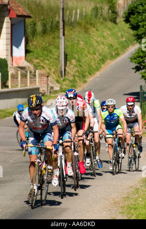 Gruppe von Radfahrern während Rennen Buire au Bois-Pas-De-Calais Stockfoto