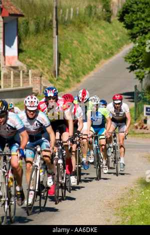 Gruppe von Radfahrern während Rennen Buire au Bois-Pas-De-Calais Stockfoto