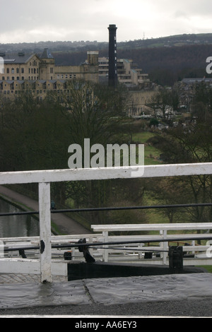 Fünf steigen Schlösser Bingley Blick von oben von Schleusen Richtung Zentrum Stockfoto