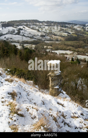 Winter auf der Cotswold Scarp - The Devils Schornstein auf Leckhampton Hügel, Gloucestershire Stockfoto