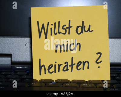 Memo Notiz auf Notebook Willst du mich Jahrmarktssängerin würden Sie mich heiraten Stockfoto