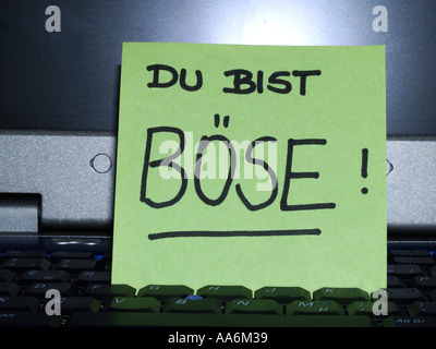 Memo-Hinweis auf Notebook Du Bist Böse, du bist gemein Stockfoto