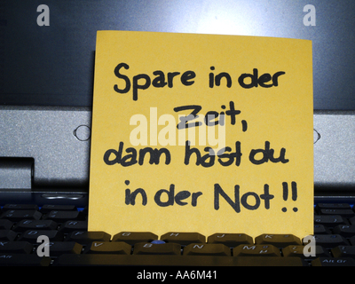 Memo-Hinweis auf Notebook, Spare in der Zeit Dann hast du in der nicht sparen Stockfoto